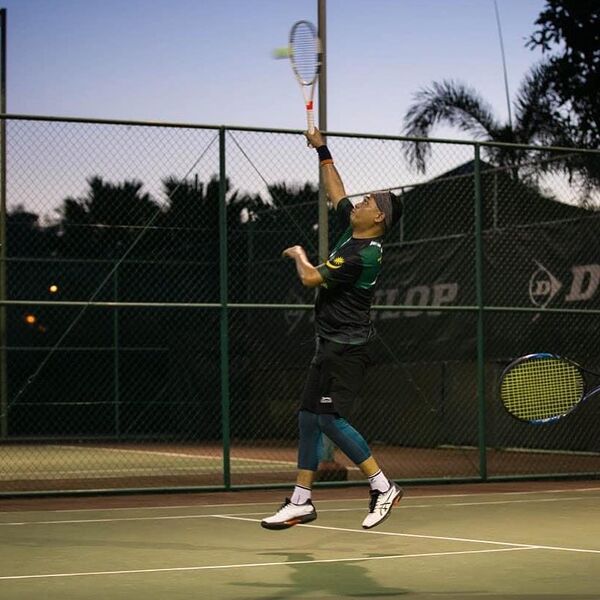 File:Pizantennis.jpg