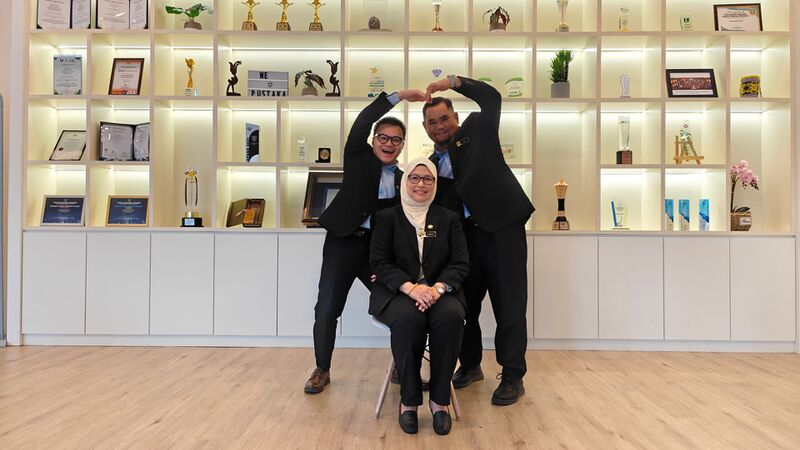 File:Trio2.jpeg